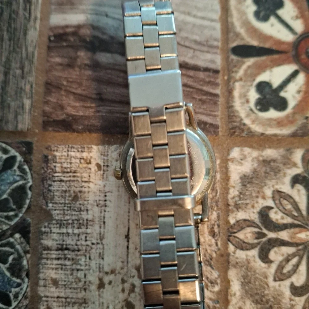 Lot Of 4 Womens Assorted Watches. Stretch Bands, Quartz Movement. Pre-Owned.